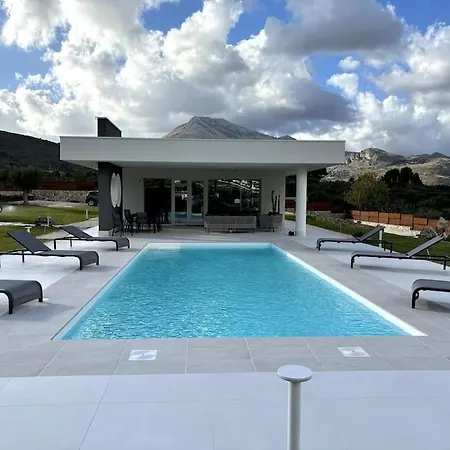 Nanni Contemporary, Pool And Garden