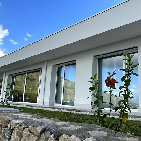 Villa Nanni Contemporary, Pool And Garden